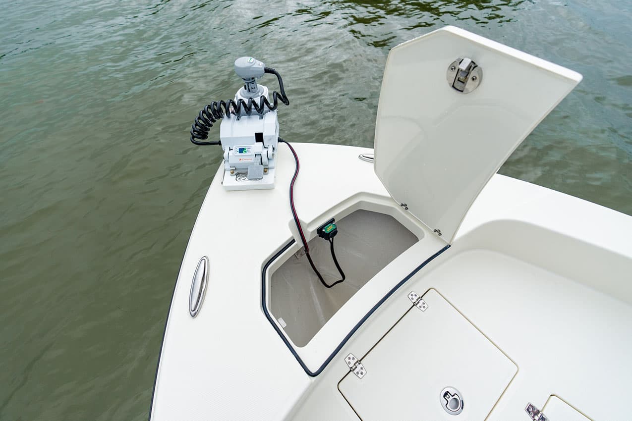 Trolling Motor & Plug on Pathfinder 2600 TRS.