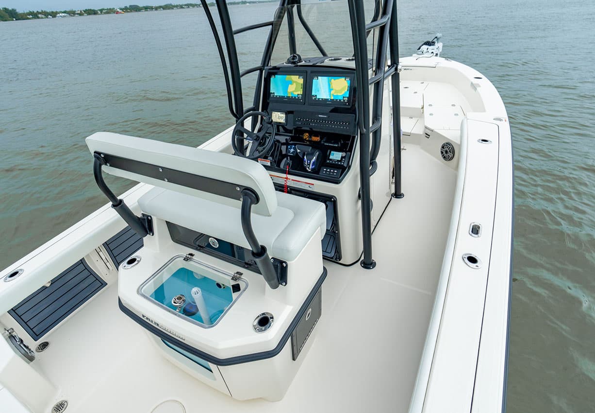 Leaning Post Livewell Pathfinder 2600 TRS.