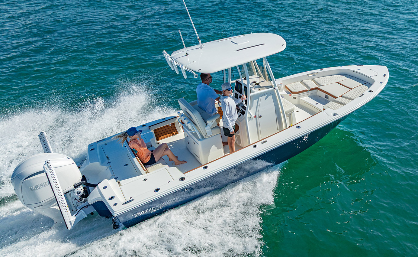 Pathfinder 2600 TRS Inshore Fishing Boat.