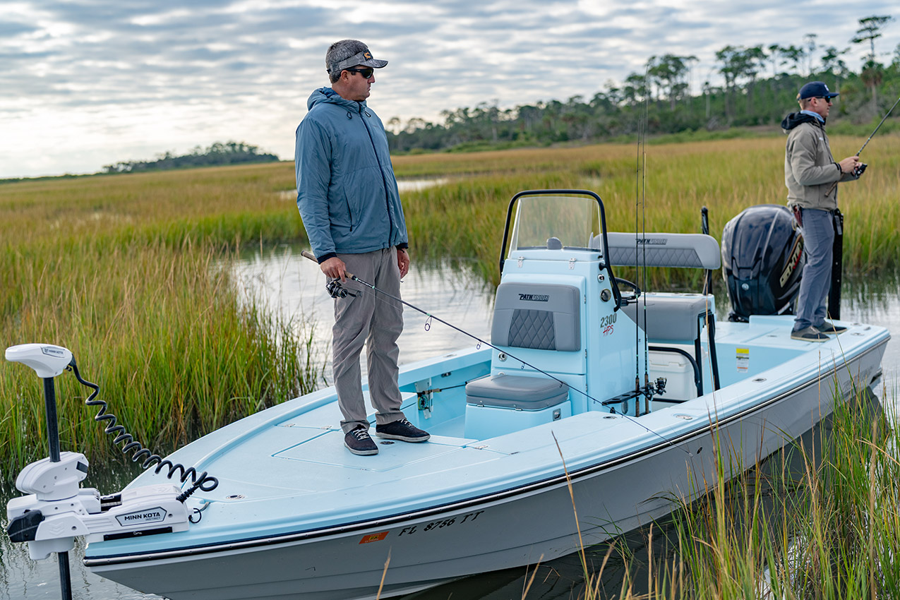 Pathfinder 2300 HPS Fishing Bay Boat.
