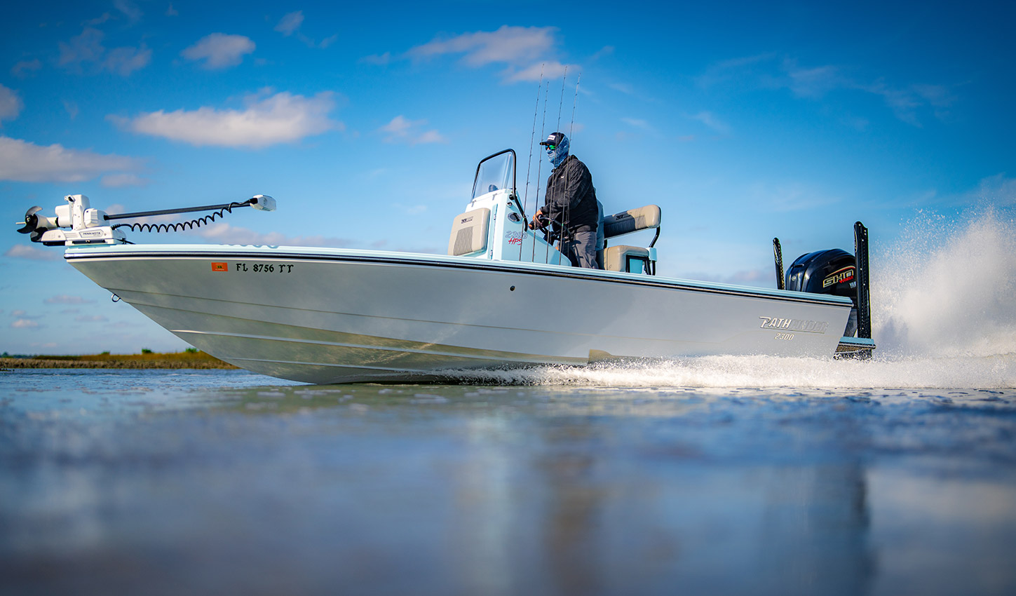 Pathfinder 2300 HPS Running in Shallows.
