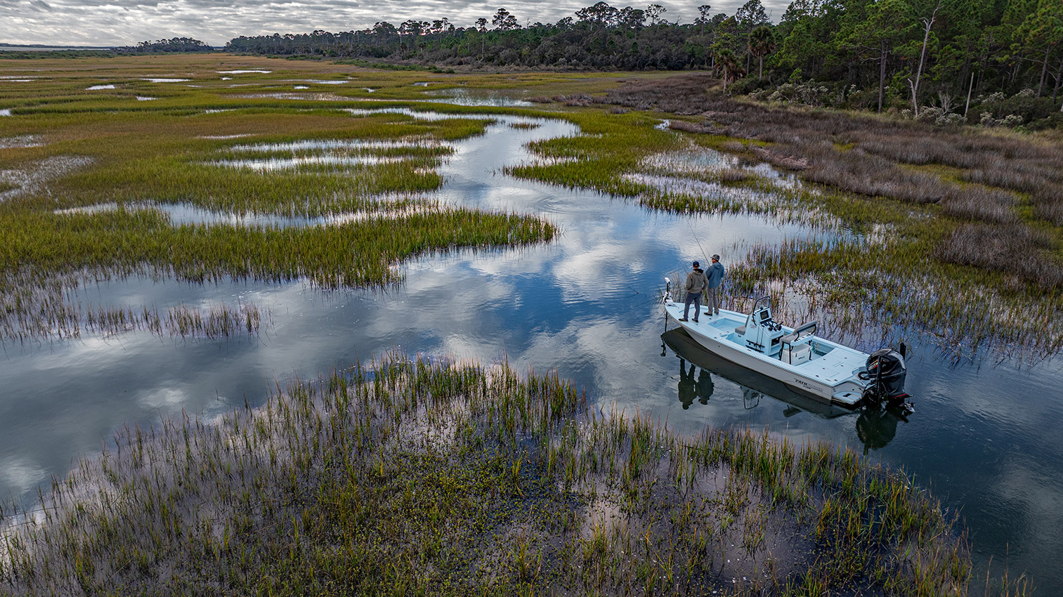 Pathfinder 2300 HPS Inshore Bay Boat.