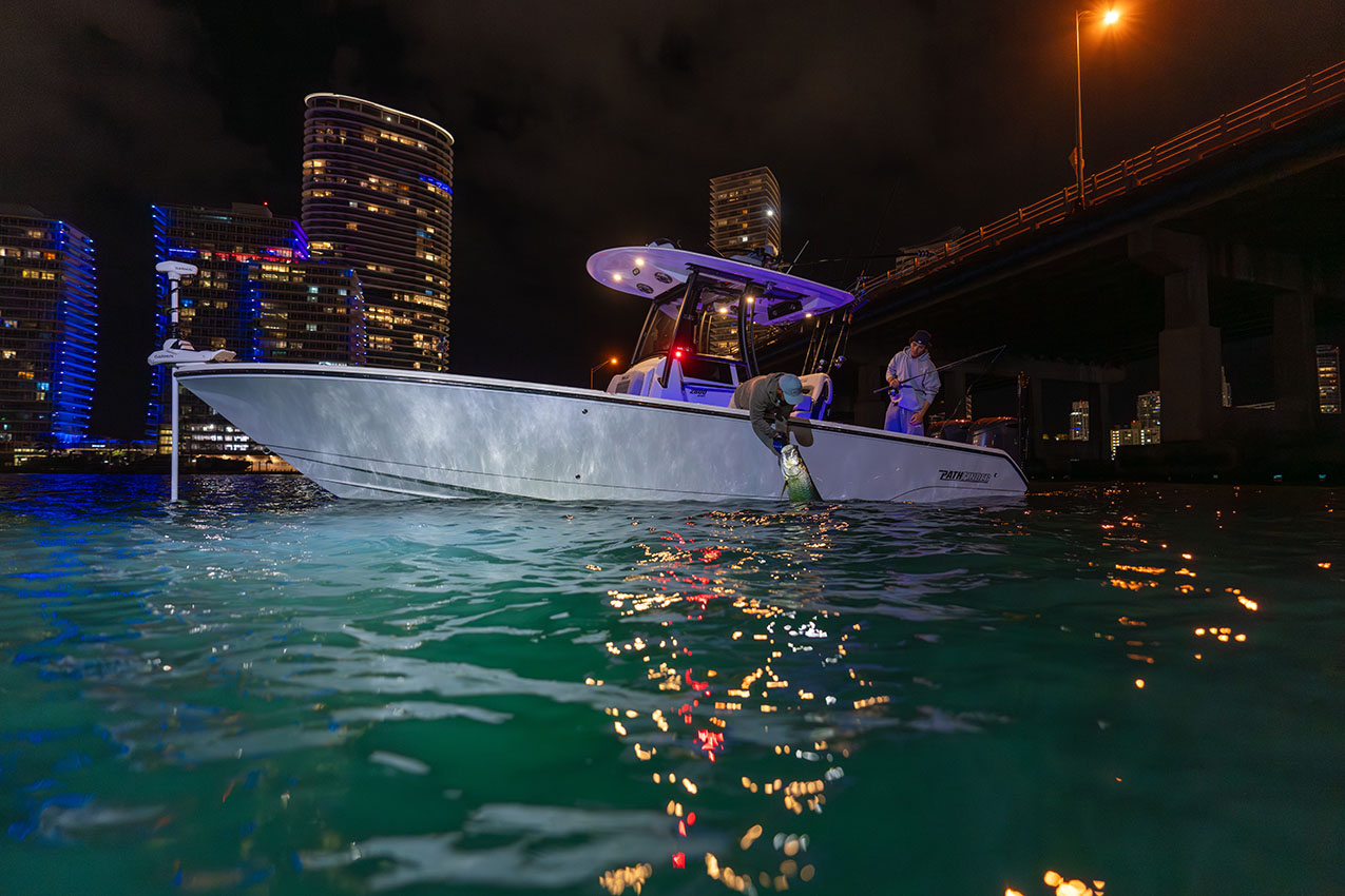 Pathfinder 2800 Hybrid Twin Engine Fishing Boat for Family.