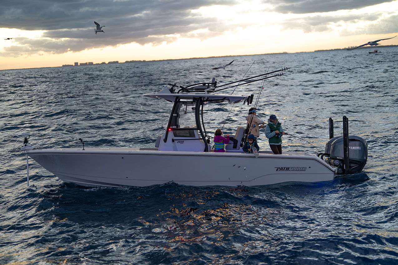 Pathfinder 2800 Hybrid Back Deck for Fishing.