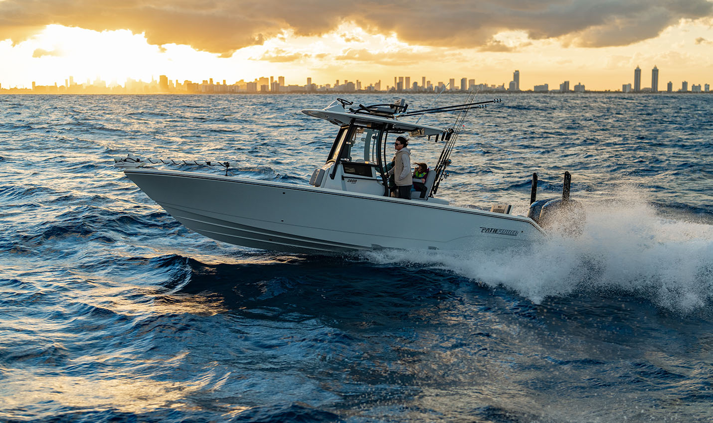 Pathfinder 2800 Hybrid Bay Boat for Inshore & Offshore Fishing.