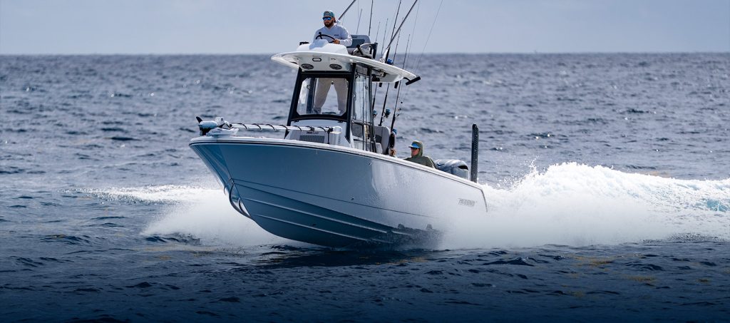 Stand through second station in Pathfinder 2800 Hybrid Boat.