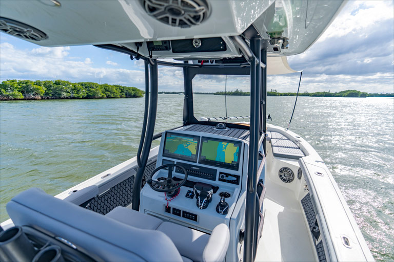 Pathfinder 2800 HYBRID console area.