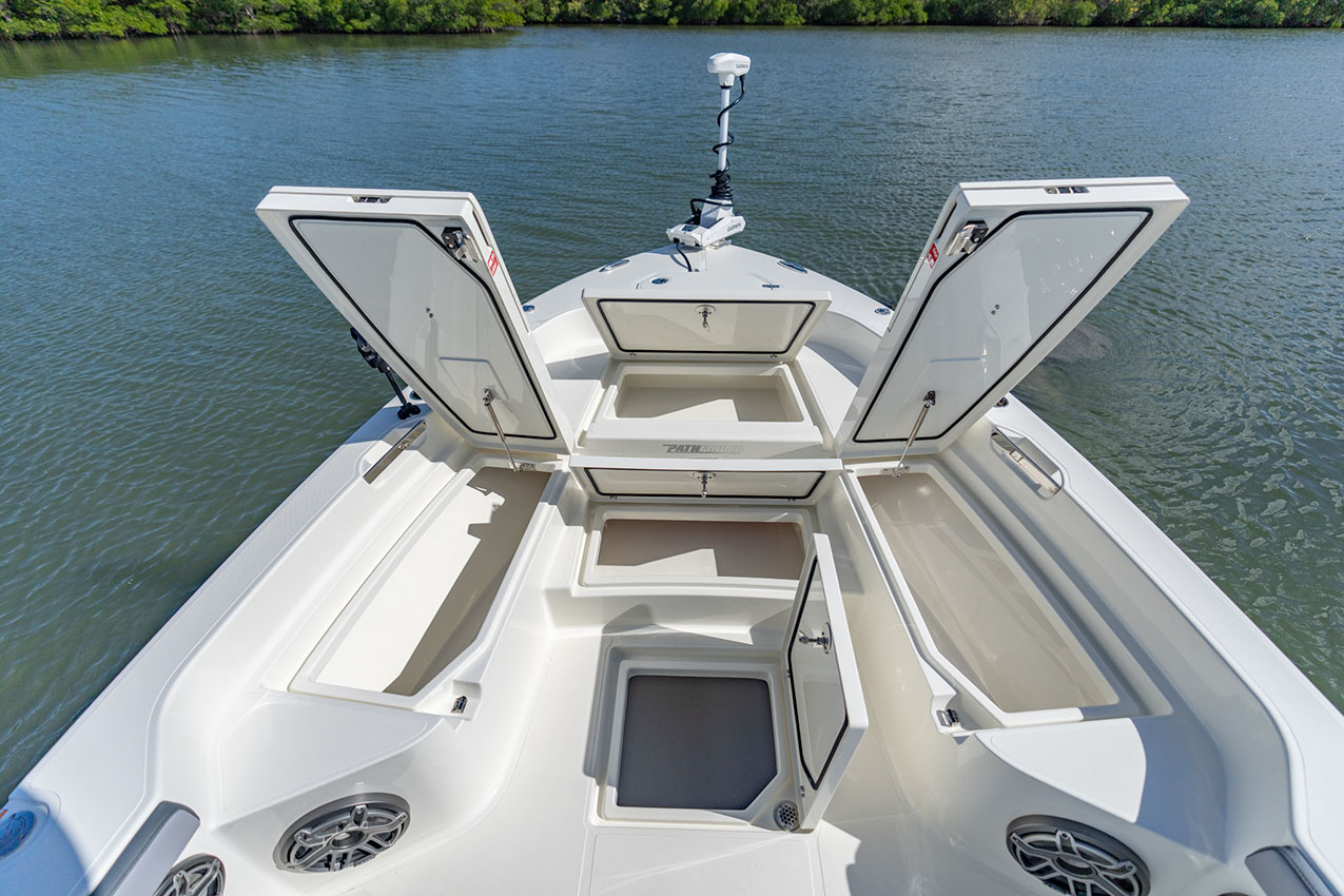 Bow storage of Pathfinder 2800 Hybrid.