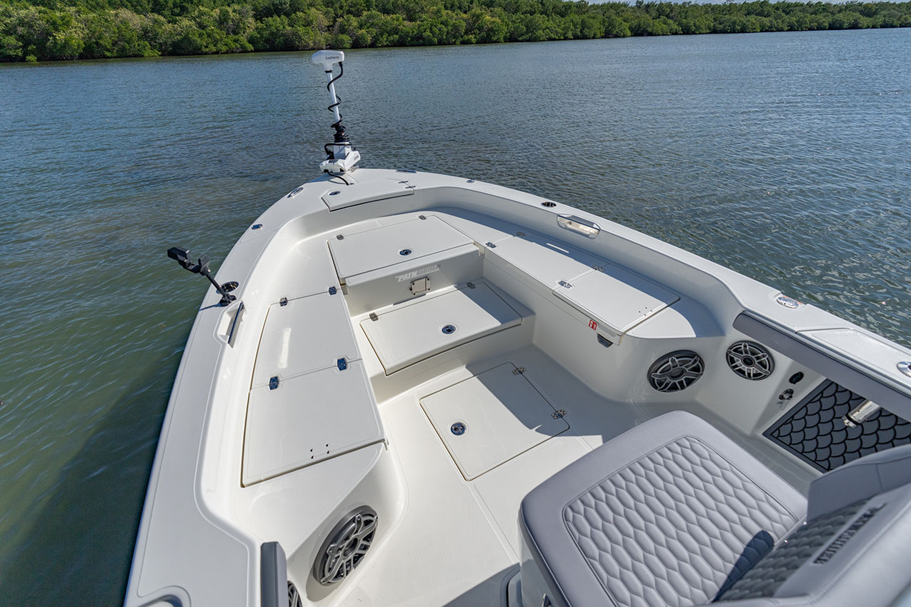 Bow area of Pathfinder 2800 Hybrid.