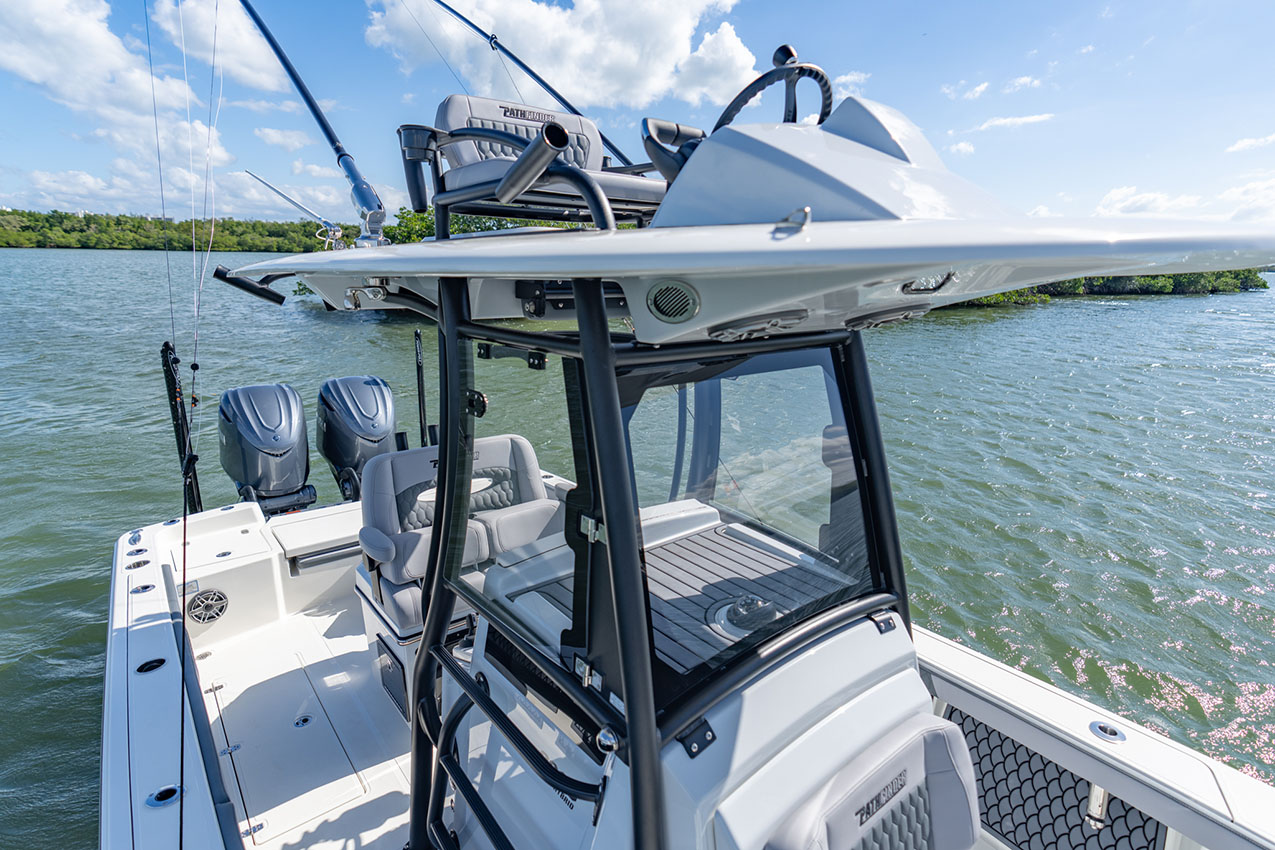 Pathfinder 2800 Hybrid hardtop.