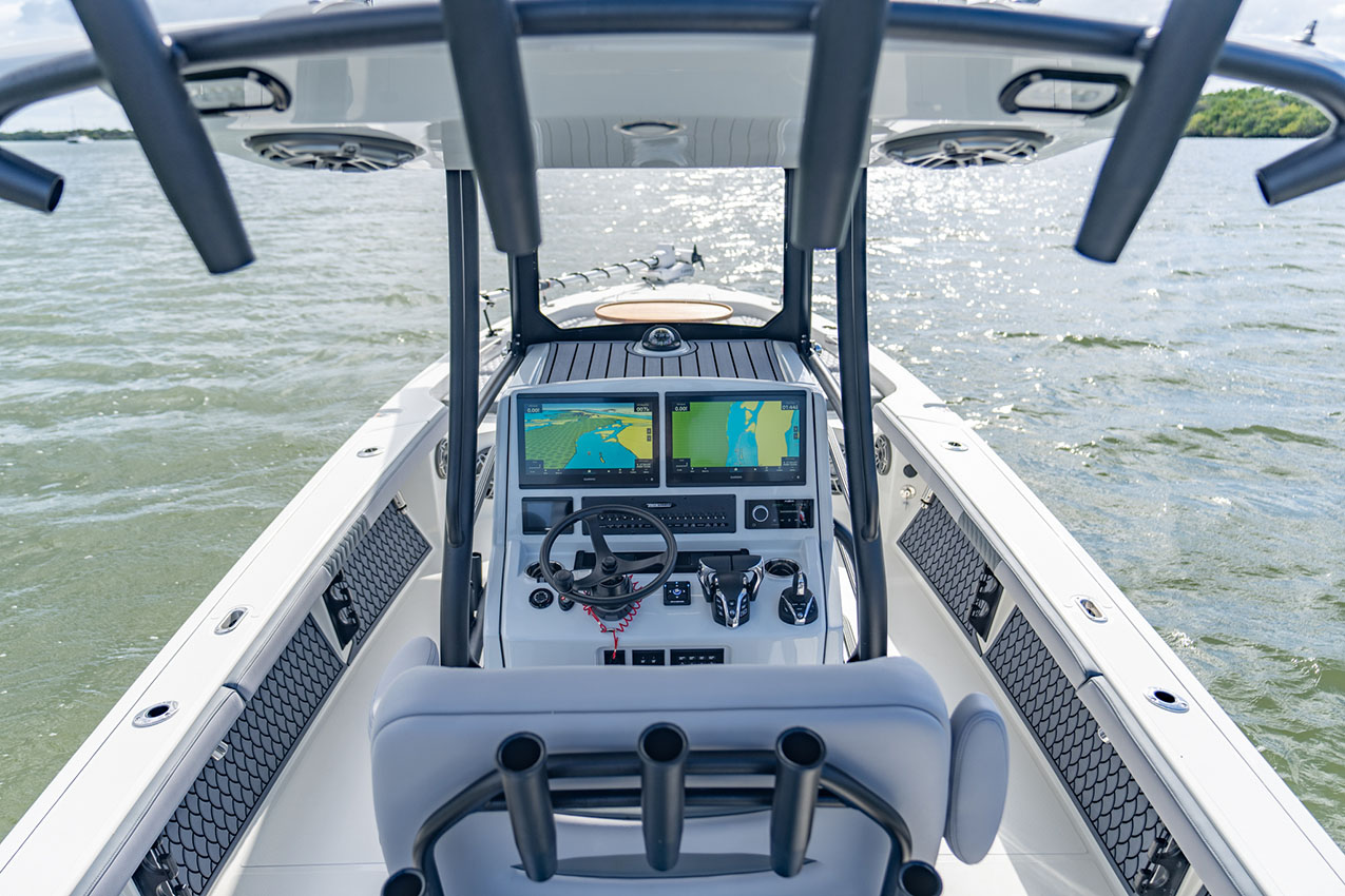 Pathfinder 2800 Hybrid console area.