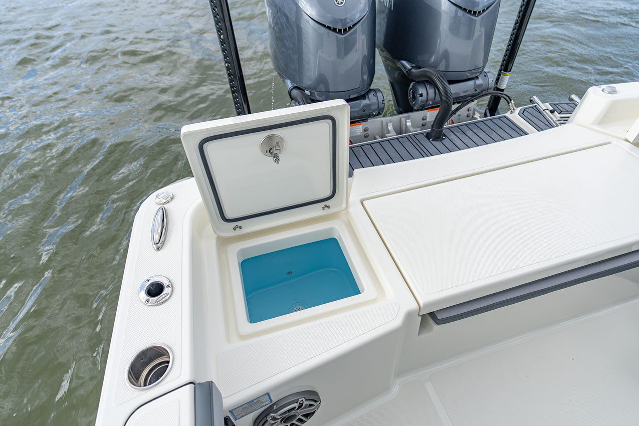 Pathfinder 2800 Hybrid aft deck dry storage.