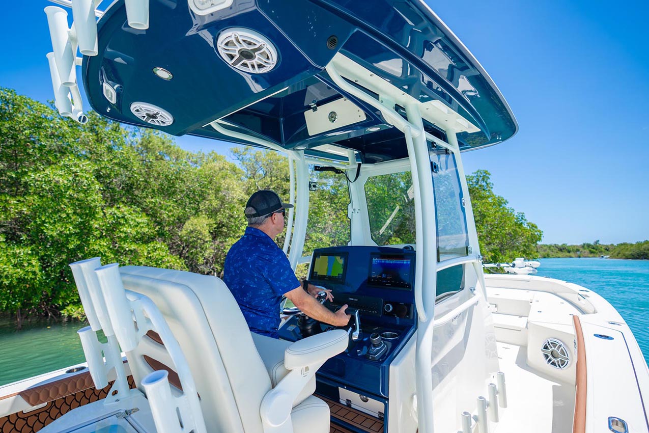 Pathfinder 2800 Hybrid Helm.