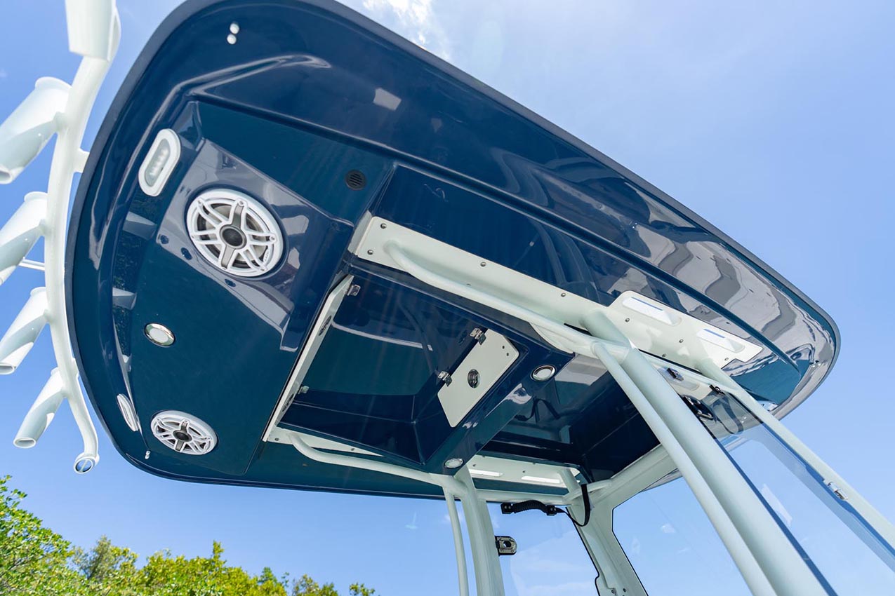 Pathfinder 2800 Hybrid hardtop.