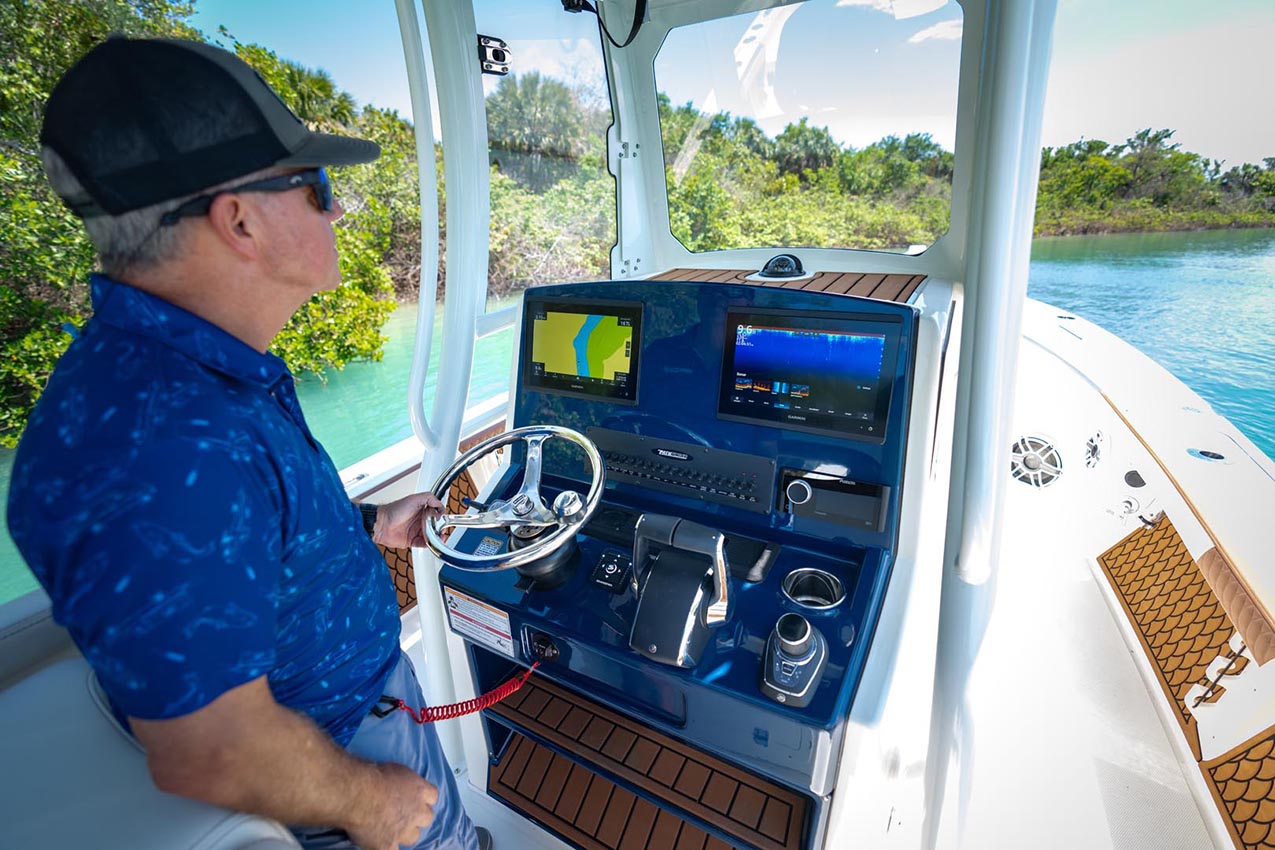 Pathfinder 2800 Hybrid Helm.