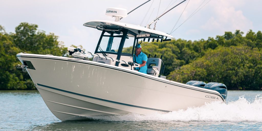 Cobia 285 Open with Yamaha twin engines running