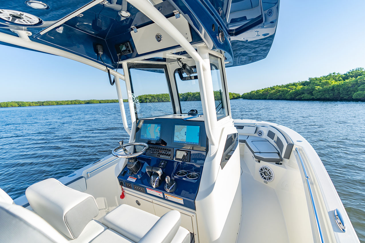 Cobia 245 CC Helm
