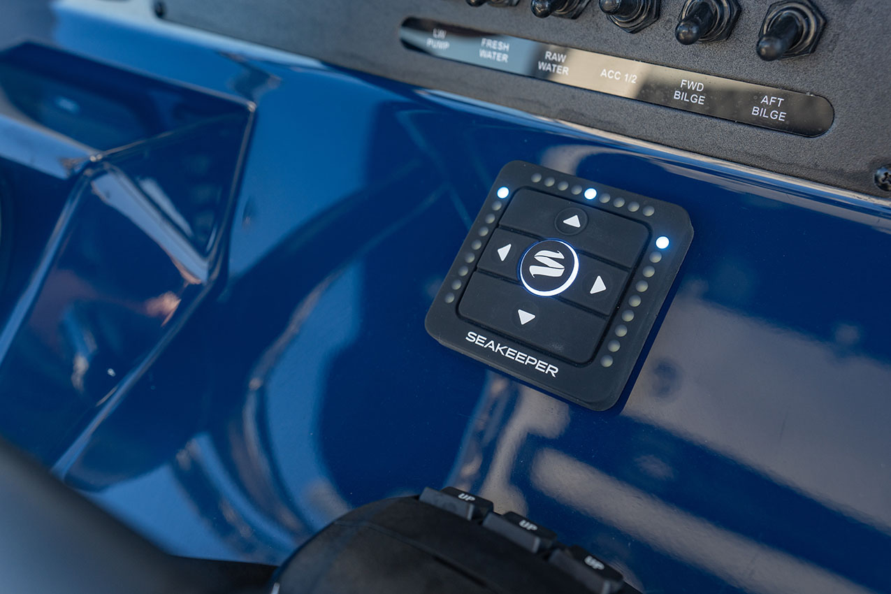 Cobia 245 CC Seakeeper Ride Switches