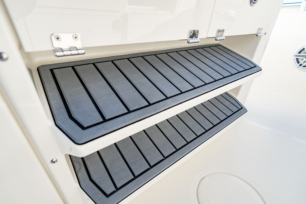 Cobia 245 CC Helm Footrests
