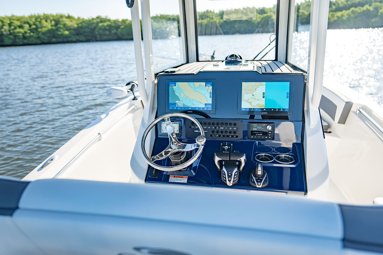 Cobia 245 CC Helm
