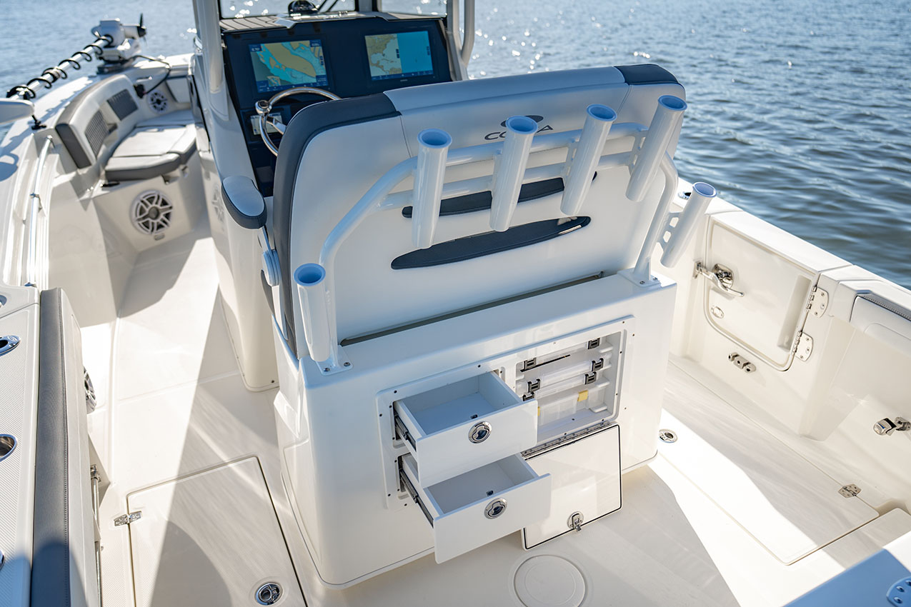 Cobia 245 CC Tackle Station