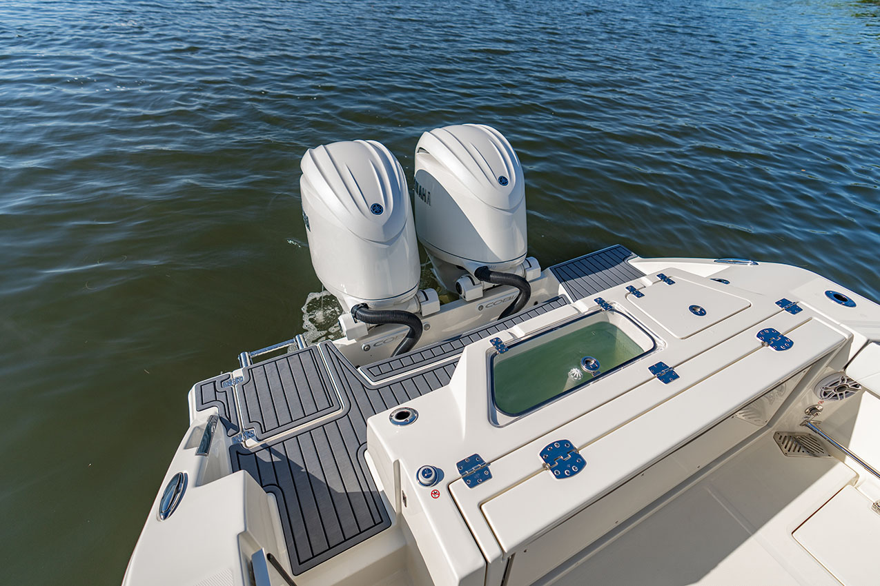 Cobia 245 CC Livewell