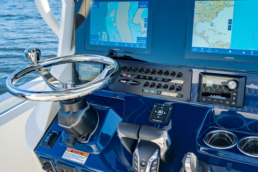 Cobia 245 CC Helm