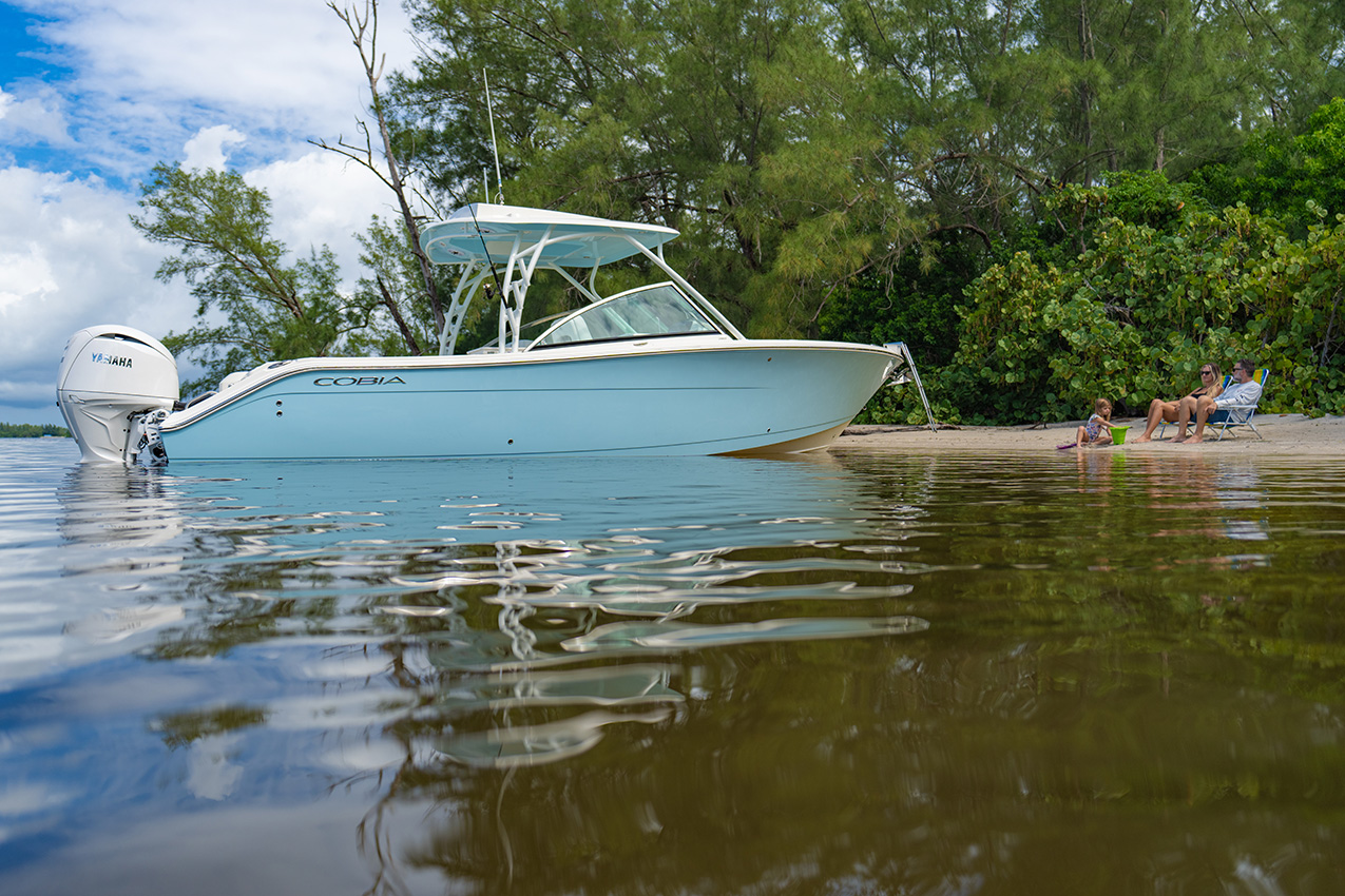 With seating for 11 and ample storage, the Cobia 280 Dual Console serves has the ideal homebase for family days on the water.