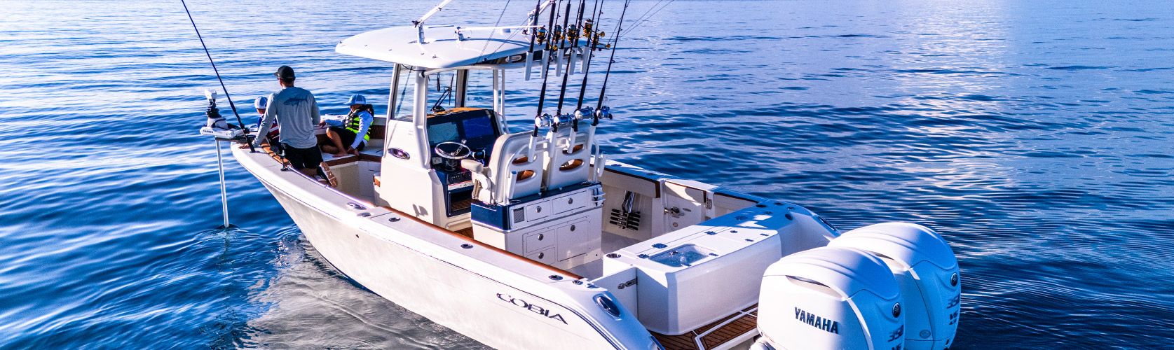 Aerial image of the Cobia 285 CC with Yamaha engines as she cuts through the ocean.